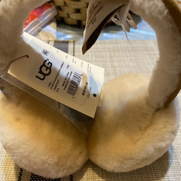 UGG EARMUFFS BLUETOOTH SHEEPSKIN  NWOB - Picture 2 of 7